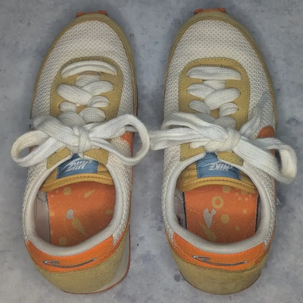 Nike Women's Daybreak Sneakers Paisley Swoosh Pale Ivory Magma Orange, Size 6.5